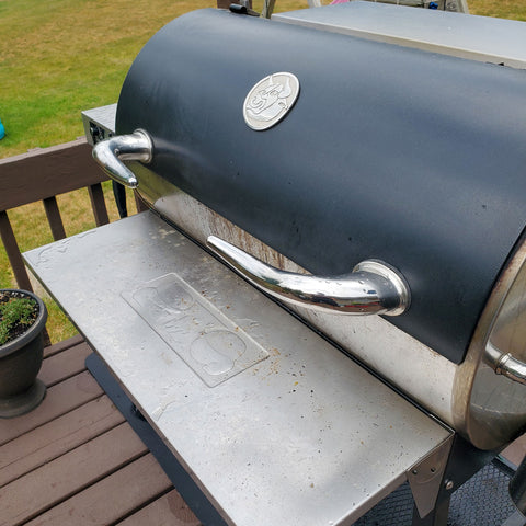 Set the smoker to 400°F and don’t open it for 30 minutes