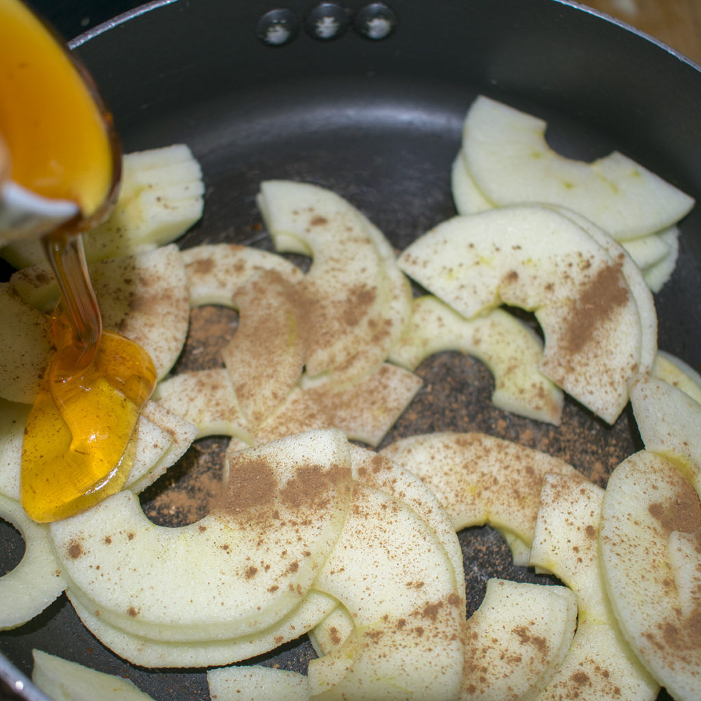 Cook the sliced apples with honey and cinnamon