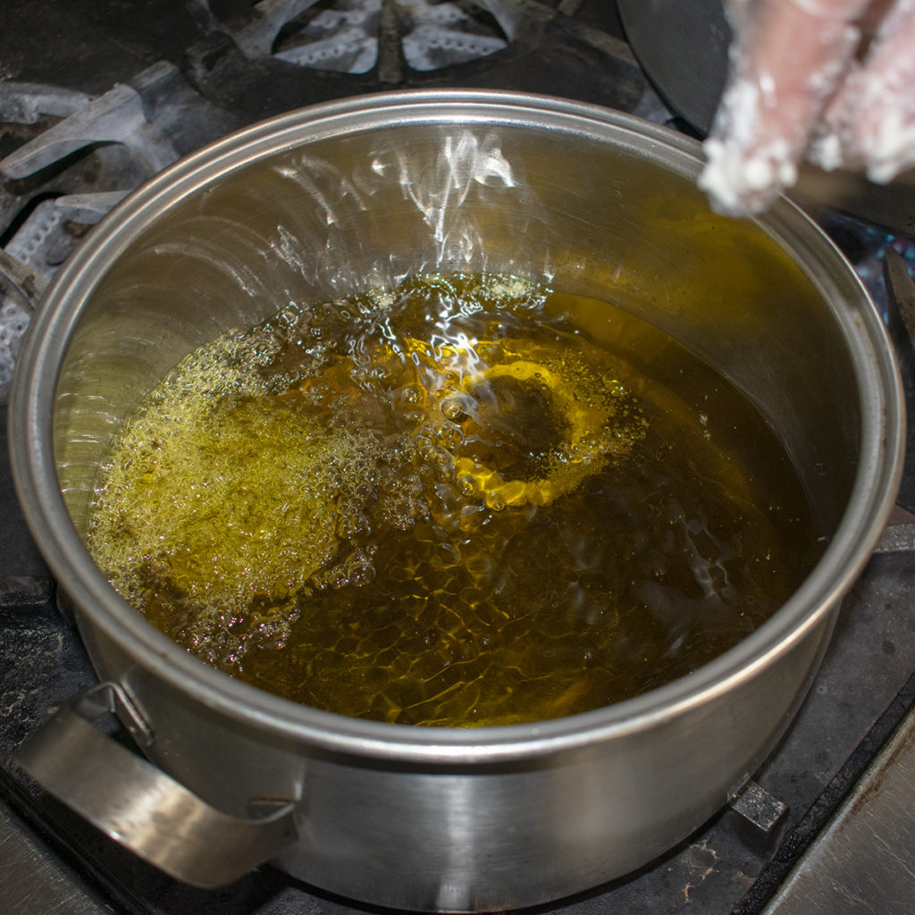 let aip onion rings brown evenly in hot oil