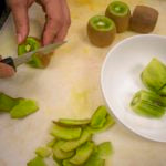 peel kiwi