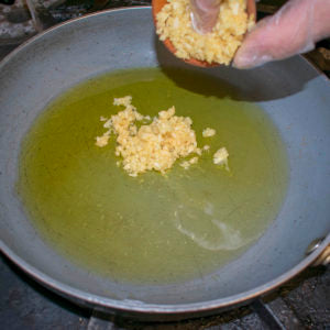 Heat oil and garlic in sauté pan