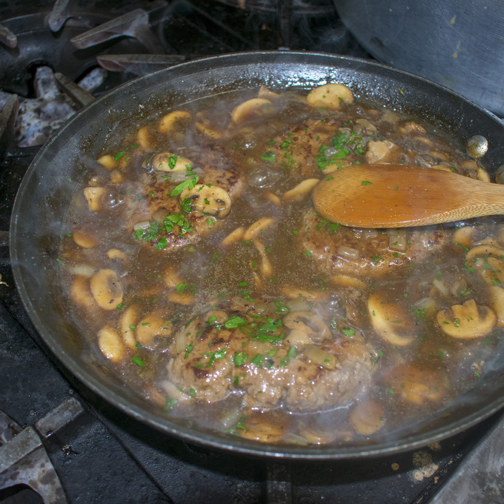 When the gravy begins to thicken, turn the heat down