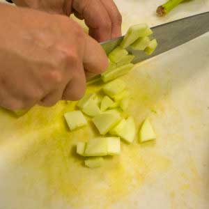 Dice granny smith apple