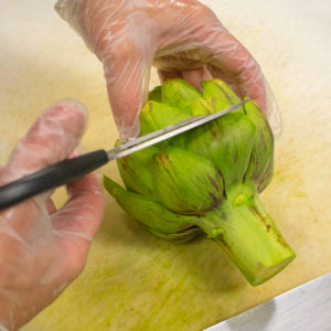 Cut off the lowest leaves and peel the stem of the AIP artichoke