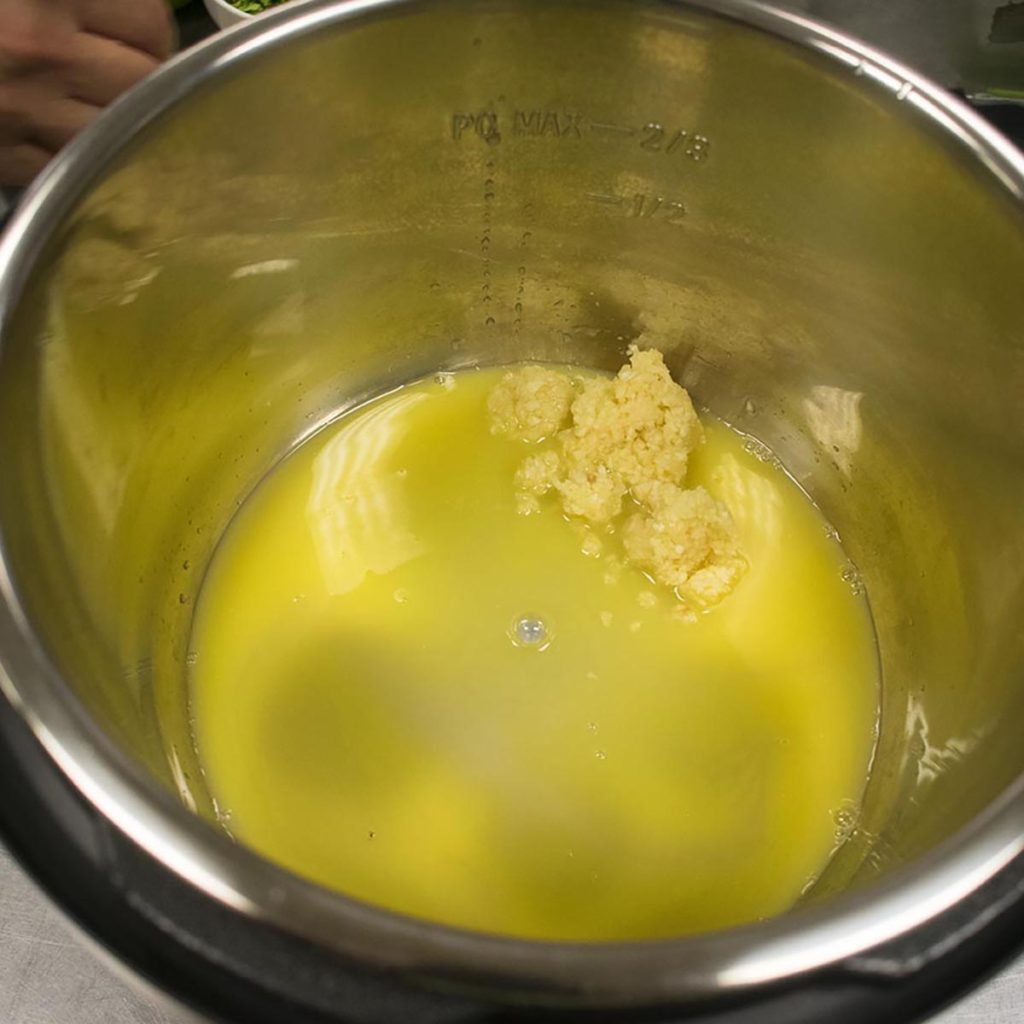 combine the orange juice, lime juice, garlic, and salt to instant pot