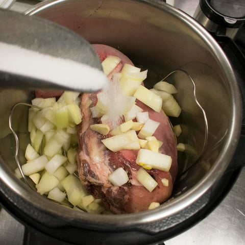 add 3 cloves garlic to instant pot