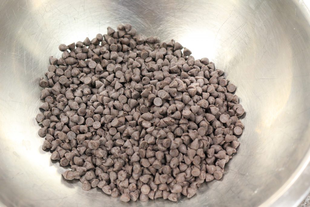 Put chocolate chips in small bowl