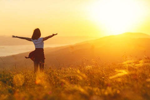 woman standing in the sun - psoriasis management