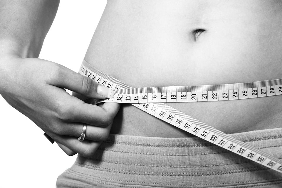 tape measure around womans stomach - why you're not losing weight on the paleo diet
